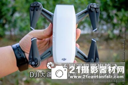 不用遥控器也能飞 DJI大疆SPARK掌上无人机评测