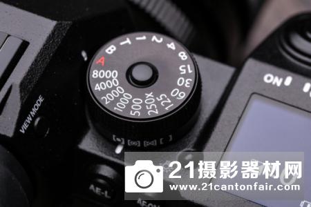 从复古外形到专业生产力工具 Fujifilm新旗舰X-H1评测