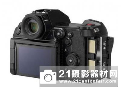 腾龙适用于35mm全画幅无反相机索尼E卡口的大光圈标准变焦镜头