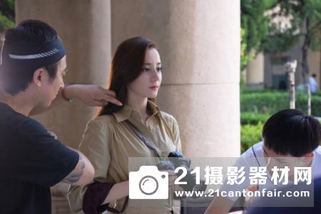 尼康中国代言人迪丽热巴手持新相机曝光