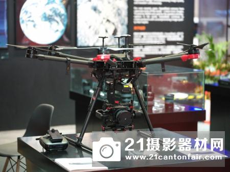 攀升影像新高峰 哈苏携“登月款相机”参展首届中国国际进口博览会