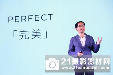 史上首款量产柔性屏努比亚阿尔法腕机发布！