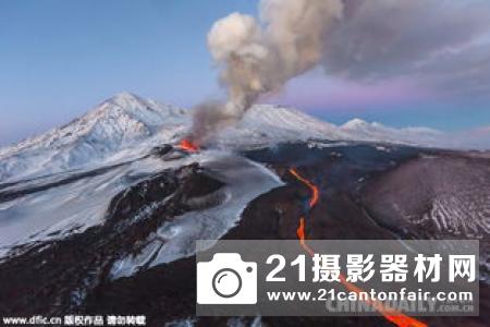 无人机航拍到新西兰白岛火山爆发后的尸体