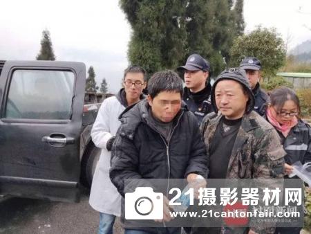 男子爬雪山被困 无人机助救