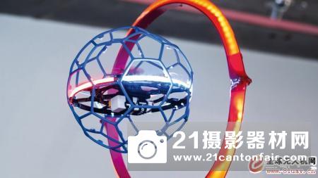 Droneball 「无人机球」攻防大战，官方比赛不比速度比入球？