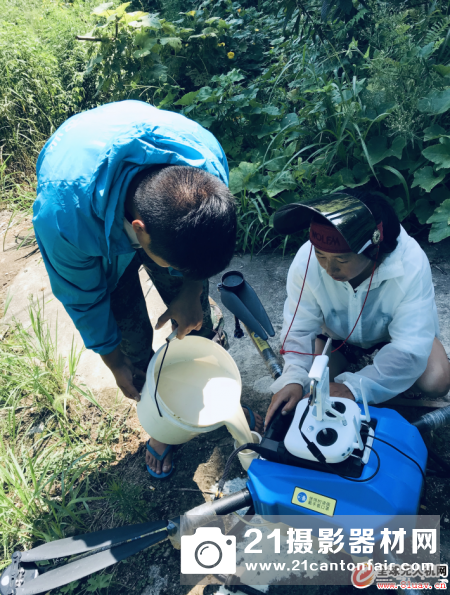 启飞Q10植保无人机帮助浙江龙泉夫妇解决了大难题！